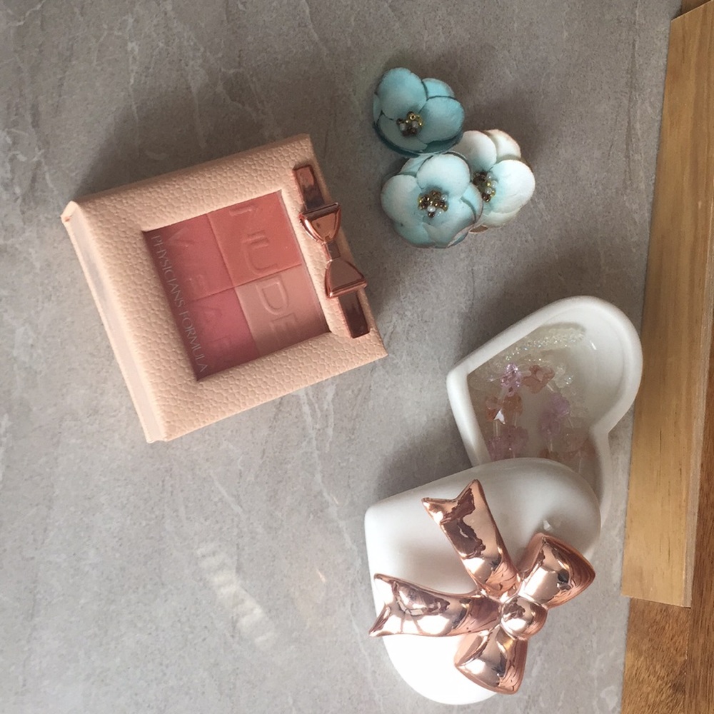 Physicians formula glowing nude blush